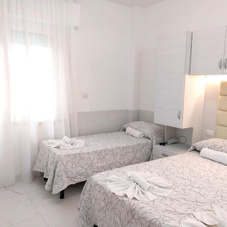 Hotel Angela Misano Adriatico Esterno foto
