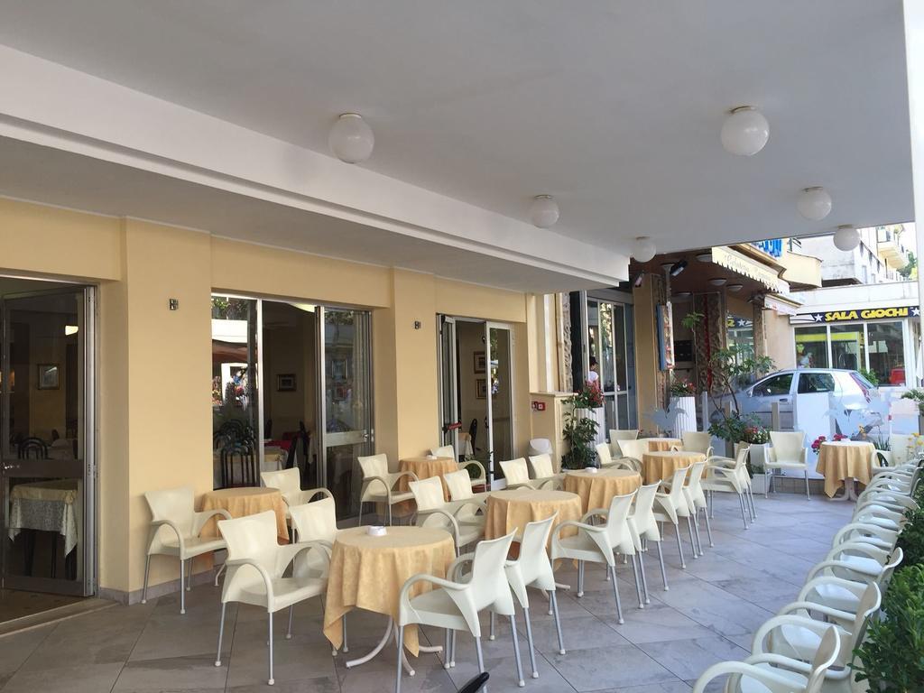 Hotel Angela Misano Adriatico Esterno foto