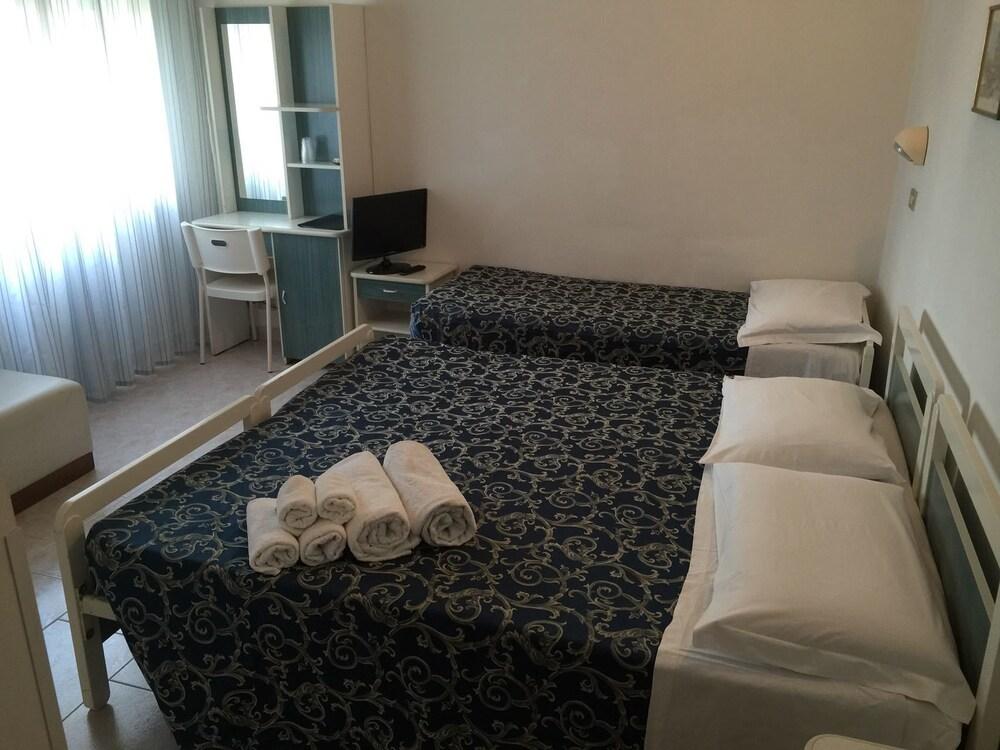 Hotel Angela Misano Adriatico Esterno foto