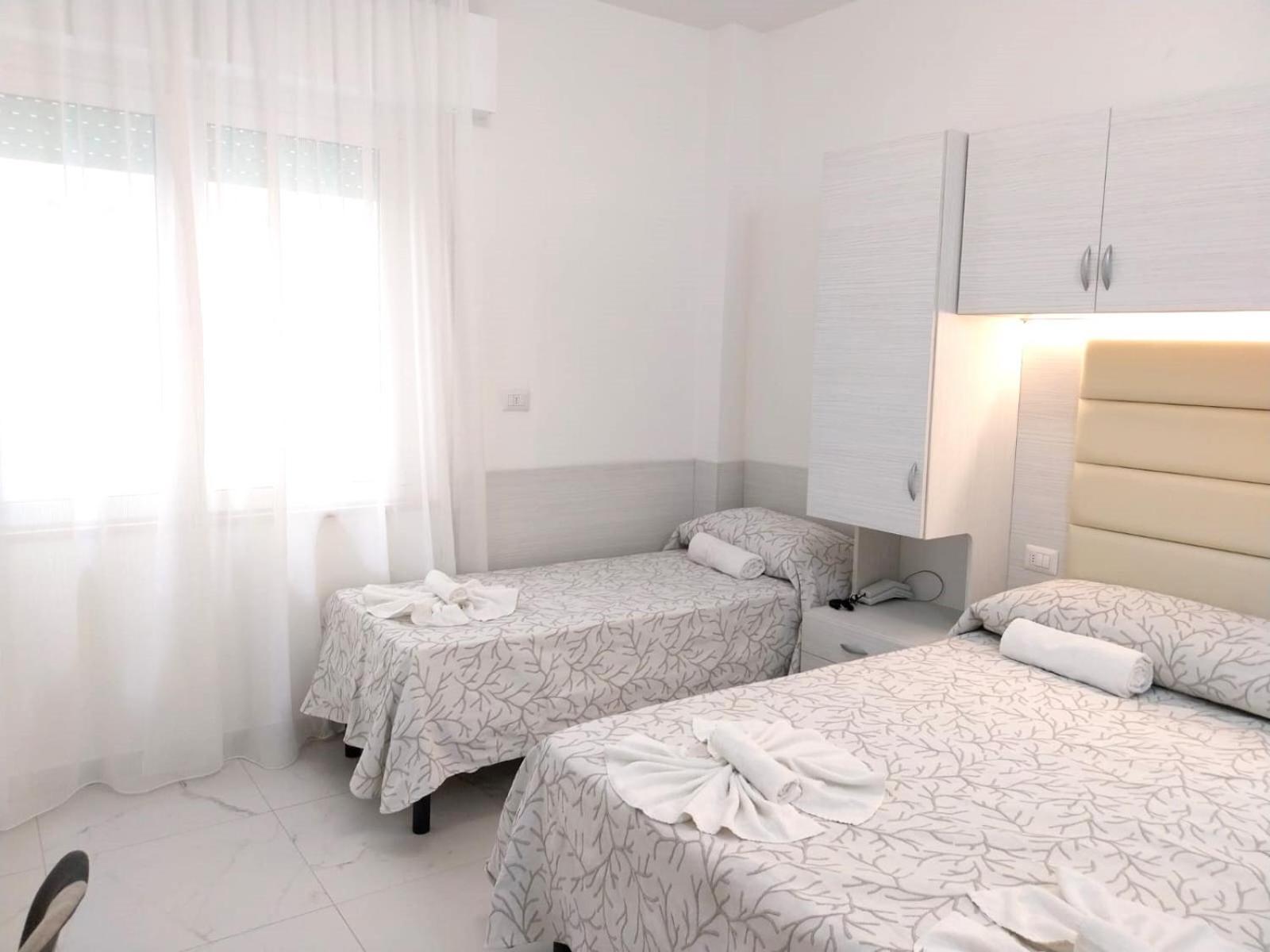Hotel Angela Misano Adriatico Esterno foto