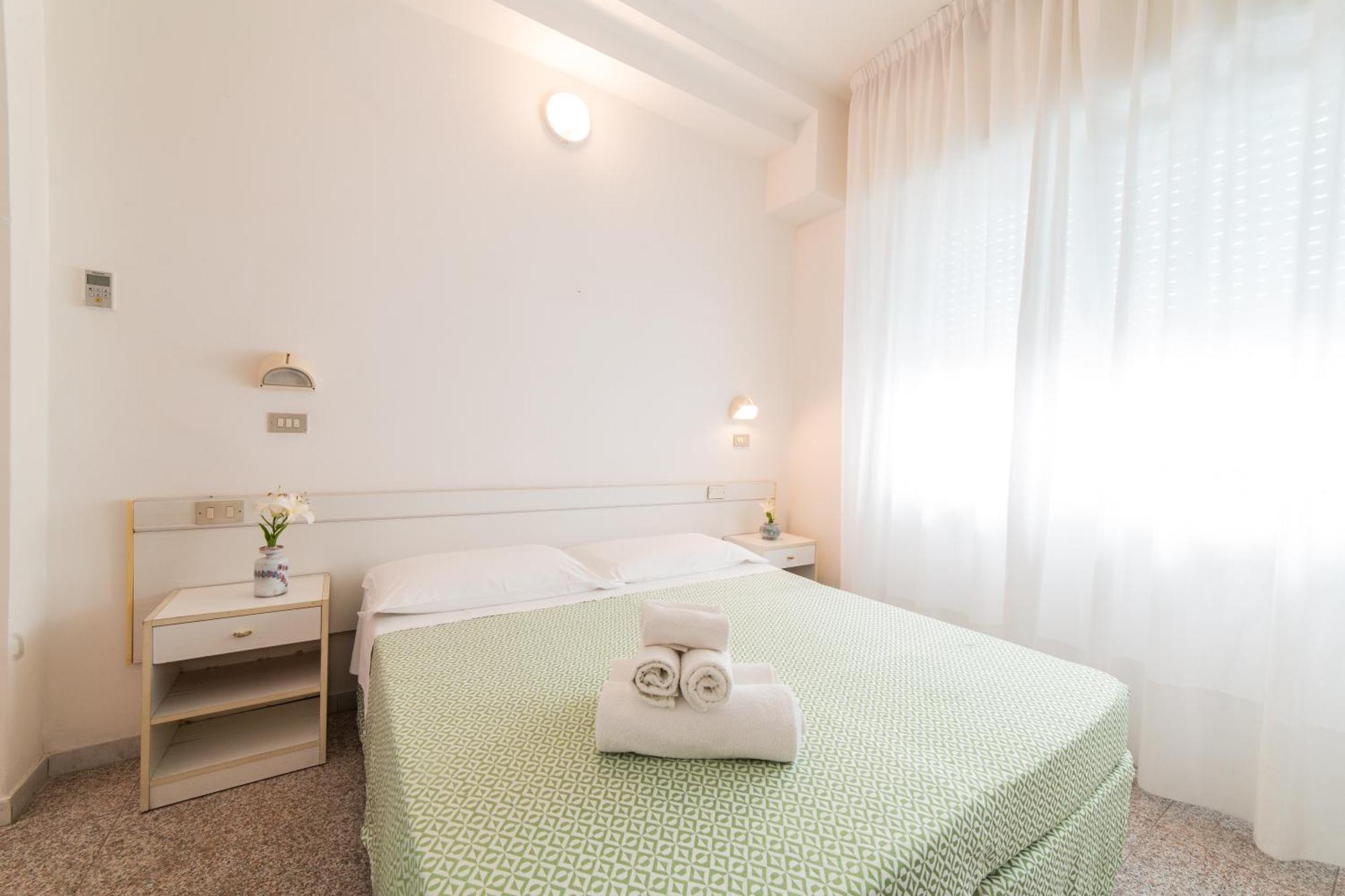 Hotel Angela Misano Adriatico Esterno foto