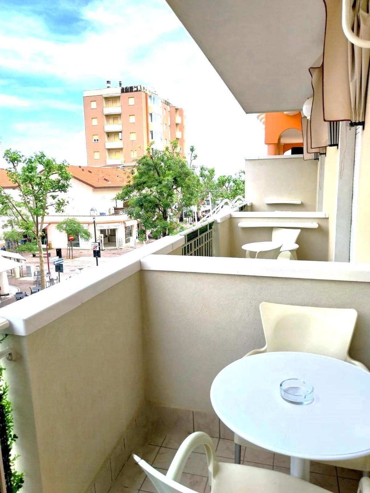 Hotel Angela Misano Adriatico Esterno foto