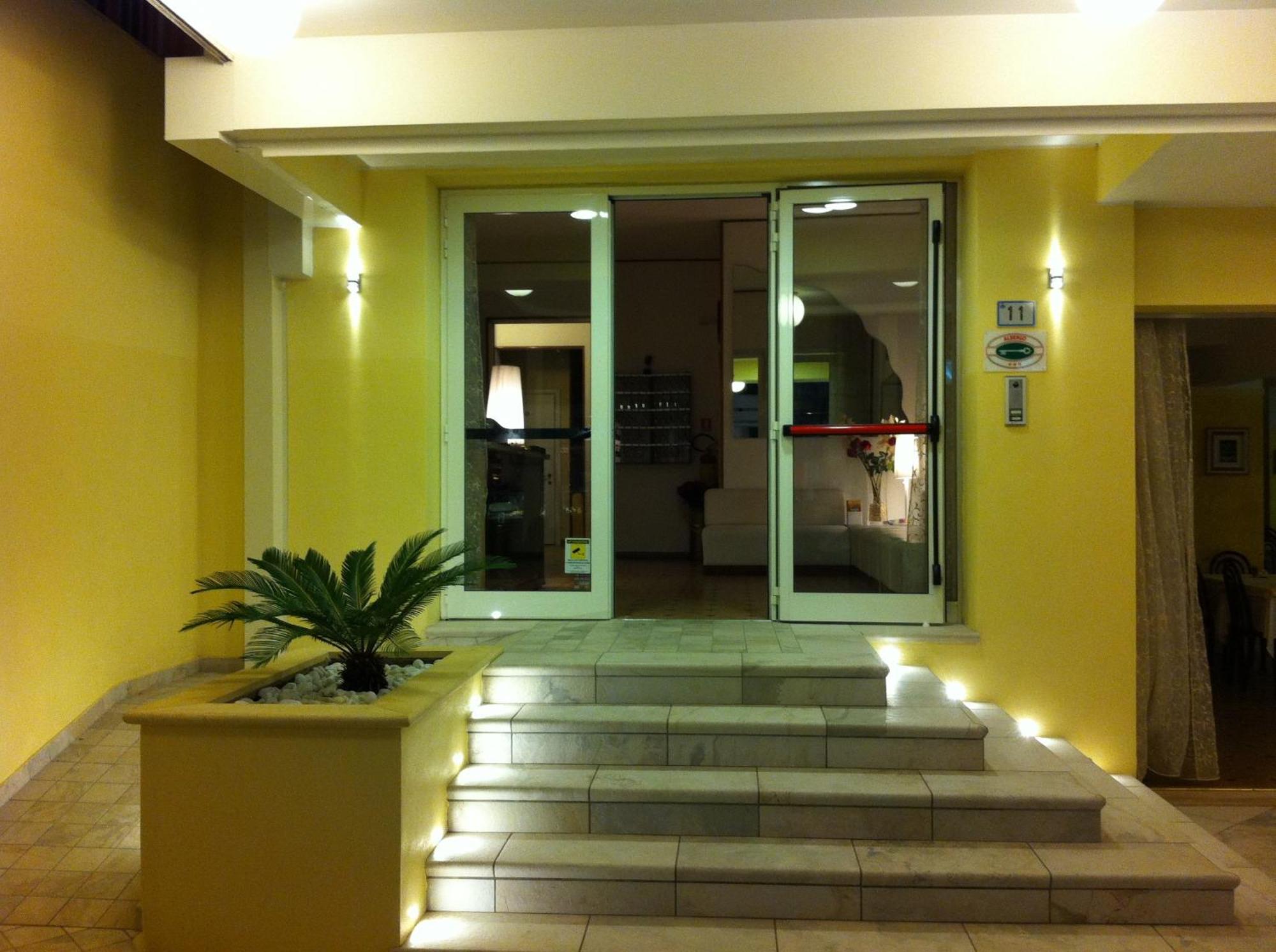 Hotel Angela Misano Adriatico Esterno foto