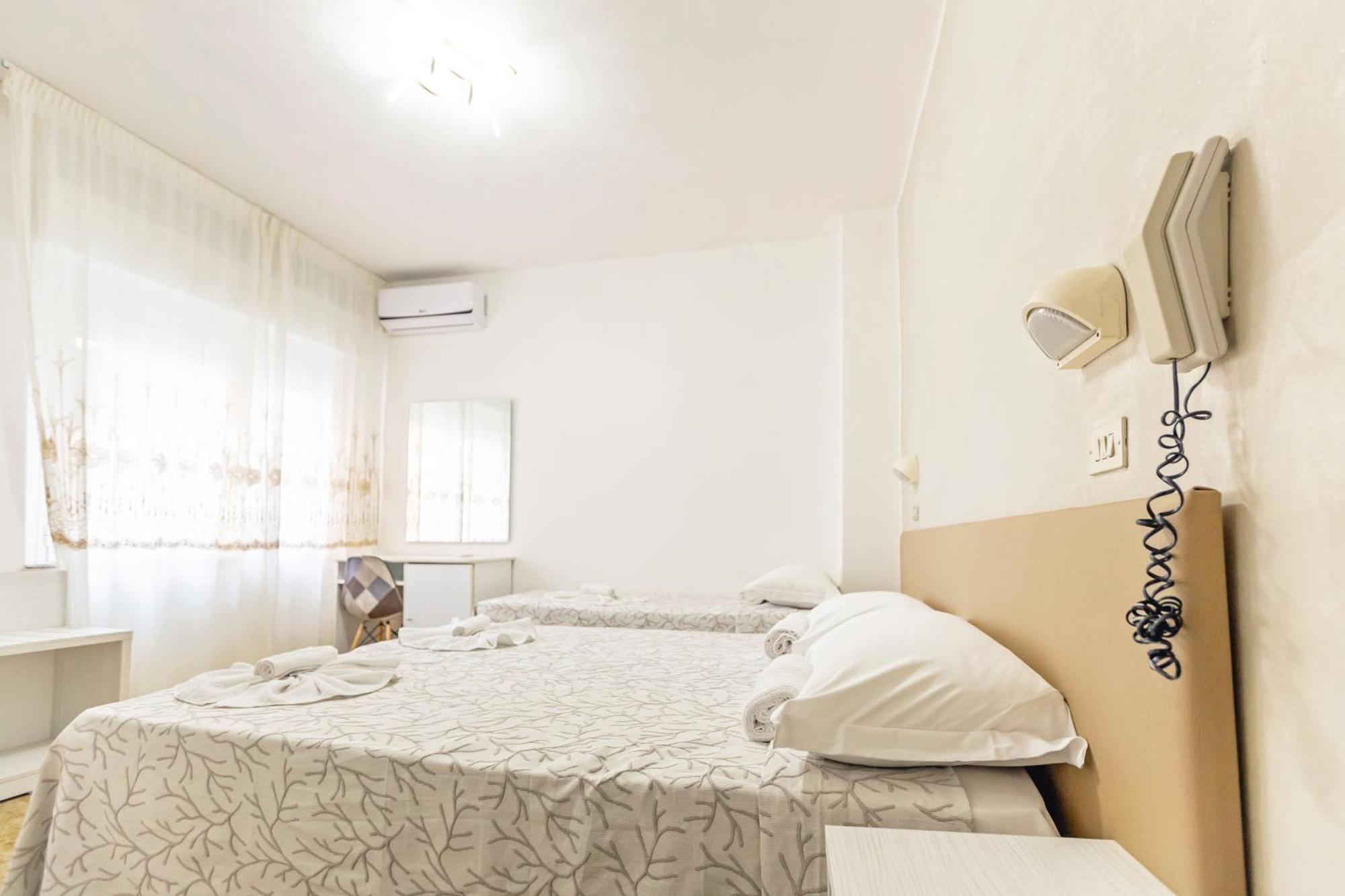 Hotel Angela Misano Adriatico Esterno foto