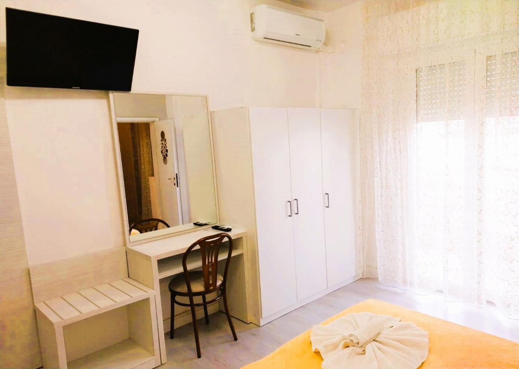 Hotel Angela Misano Adriatico Esterno foto