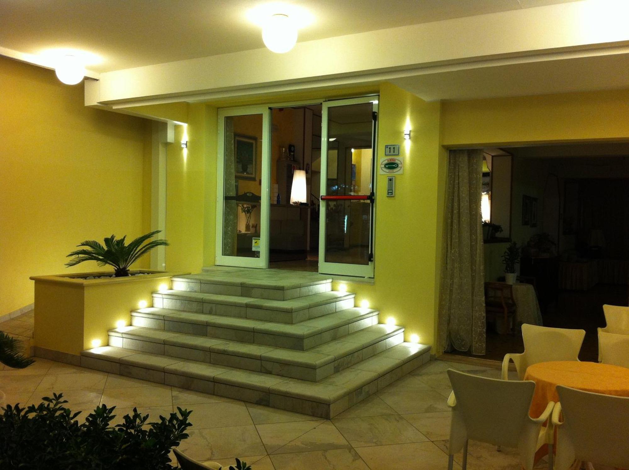Hotel Angela Misano Adriatico Esterno foto