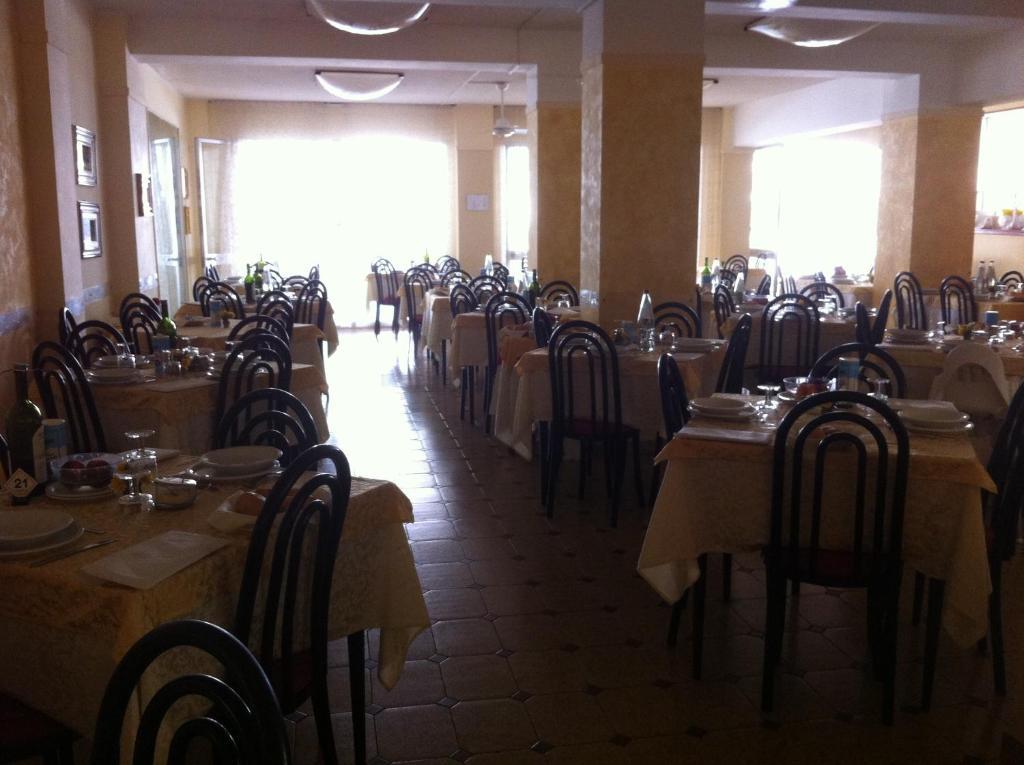 Hotel Angela Misano Adriatico Esterno foto