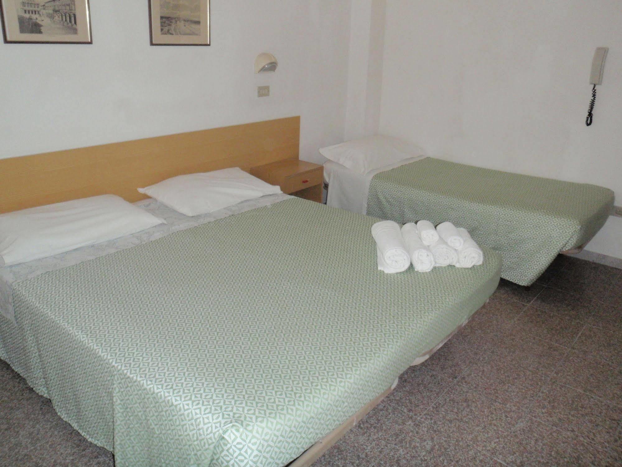 Hotel Angela Misano Adriatico Esterno foto